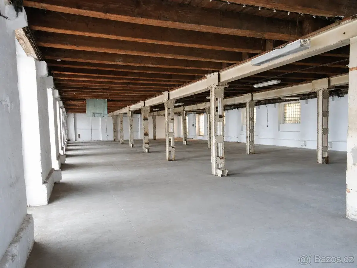 Pronájem skladu 715 m²-35 km severně od Prahy PŘÍMÝ MAJITEL,