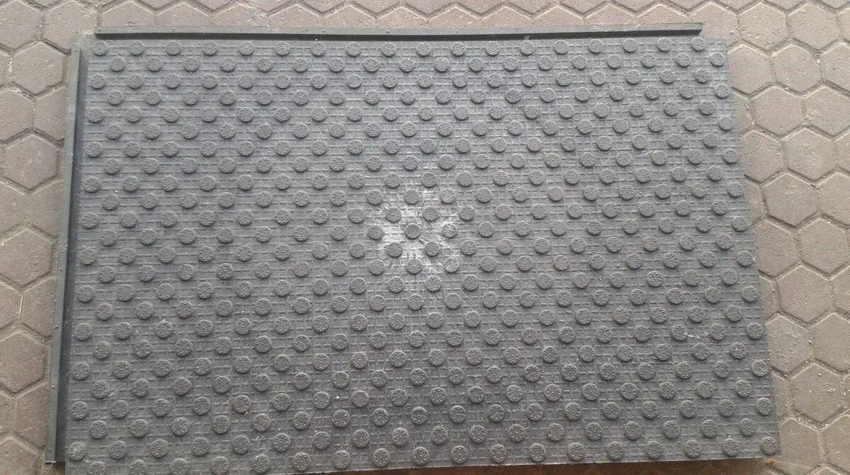 Stájové rohože skladem 120x80x4,5cm.