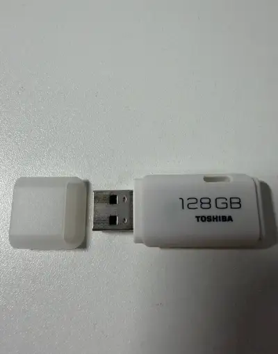USB Flash disk Toshiba 128 GB bílý