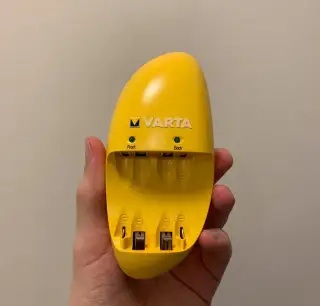 Nabíječka tužkových baterií Varta AA+AAA