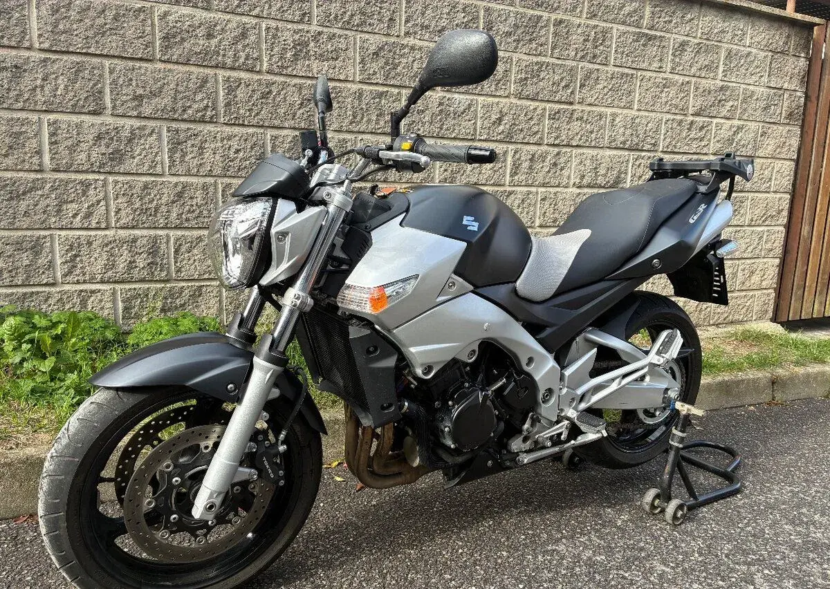 Suzuki gsr 600 6tis.km
