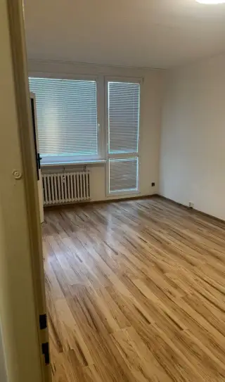 🏠 Pronájem bytu 1+kk s balkonem – Bílina
