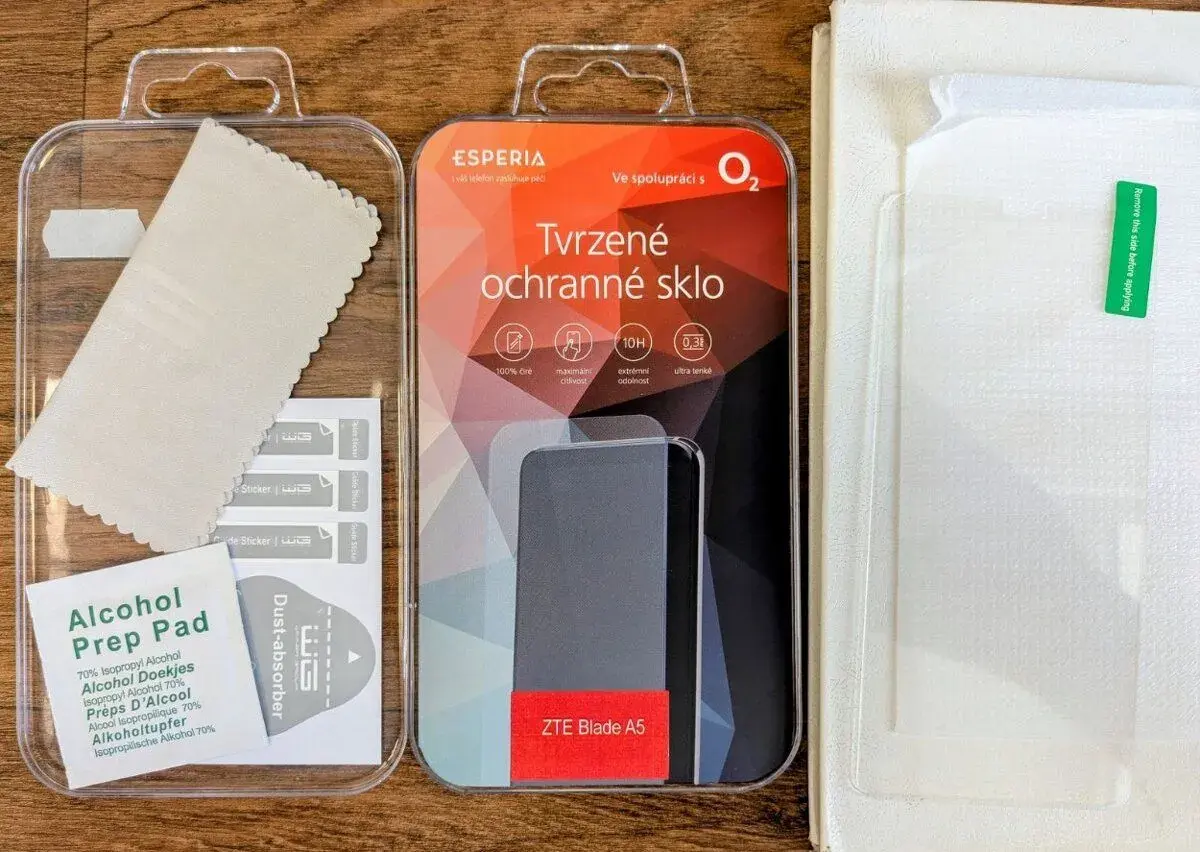 Ochranné sklo na mobil 03
