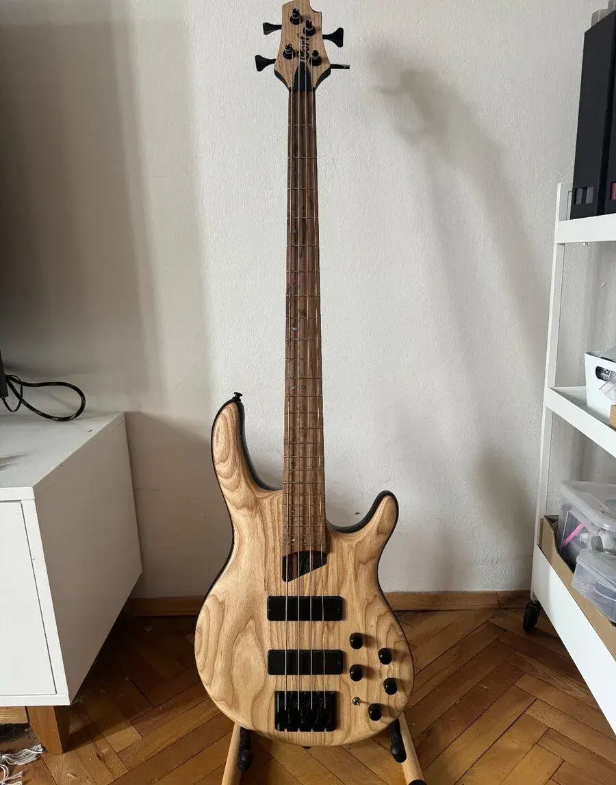 Set Baskytara Cort B4 Element OPN – komplet s kombem, sluchá