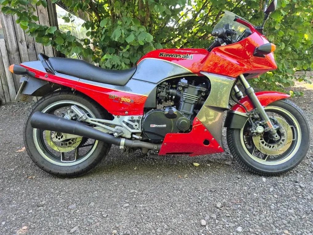 Kawasaki GPZ 900r NOVÁ CENA