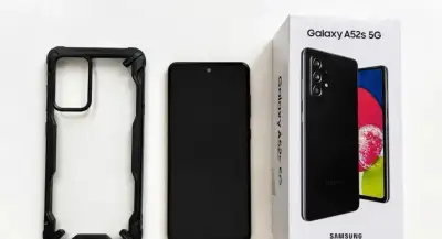 Samsung Galaxy A52s 5G 6/128GB – pěkný stav, krabička + kryt