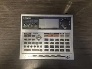 Boss DR 880