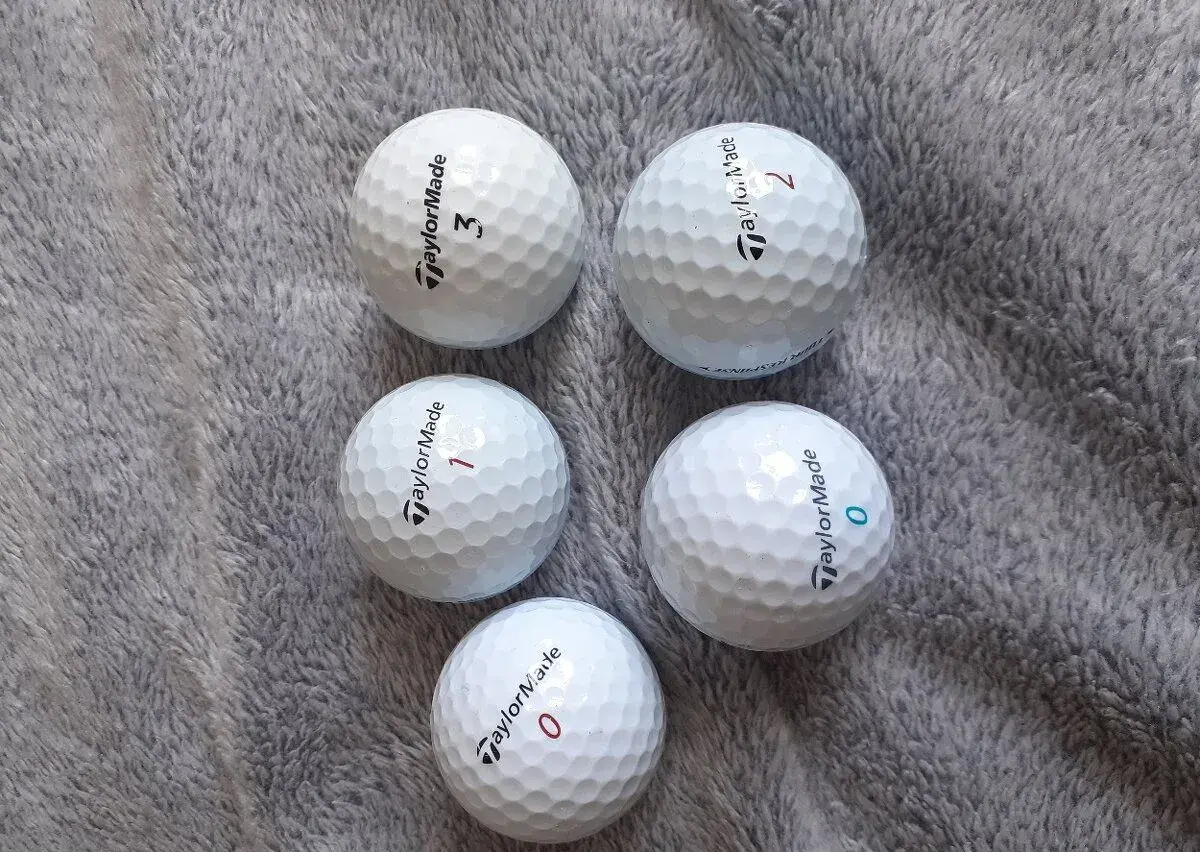 ZNAČKOVÉ GOLFOVÉ MÍČKY OD 10,-ZA KS.PRO HRU NA HŘIŠTI