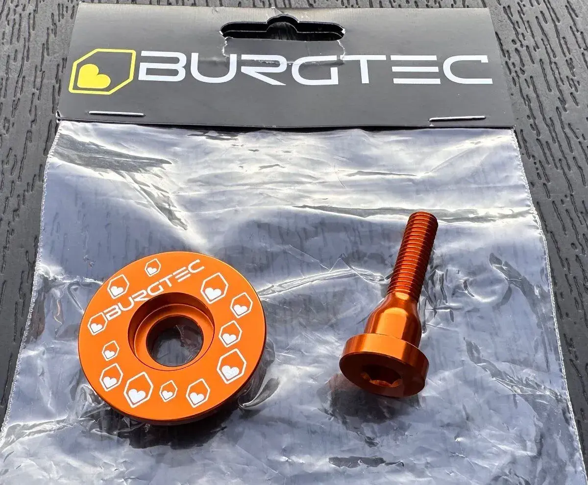 Krytka hlavového složení Burgtec včetně šroubu