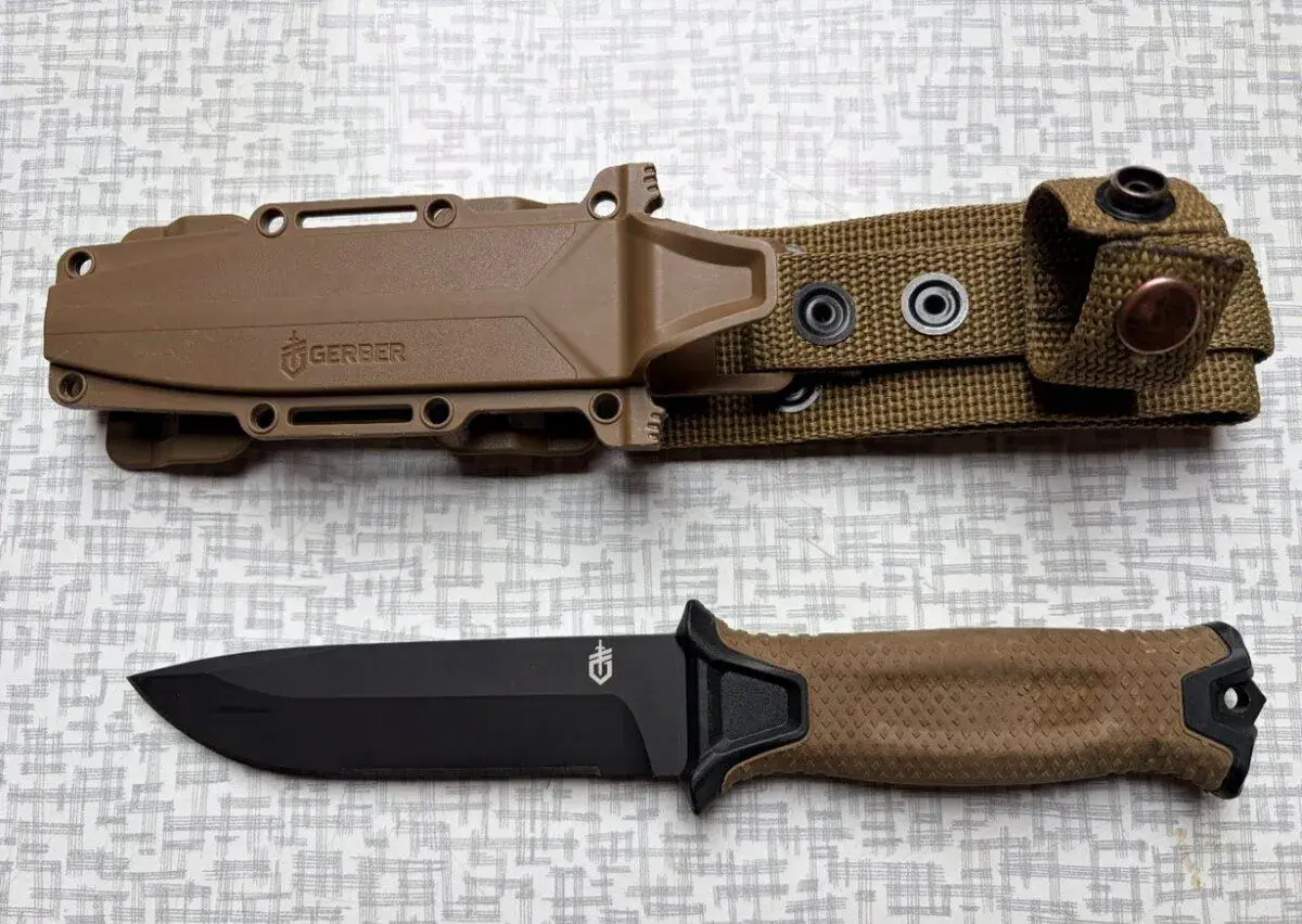 Originální nůž Gerber StrongArm – hladké ostří, coyote