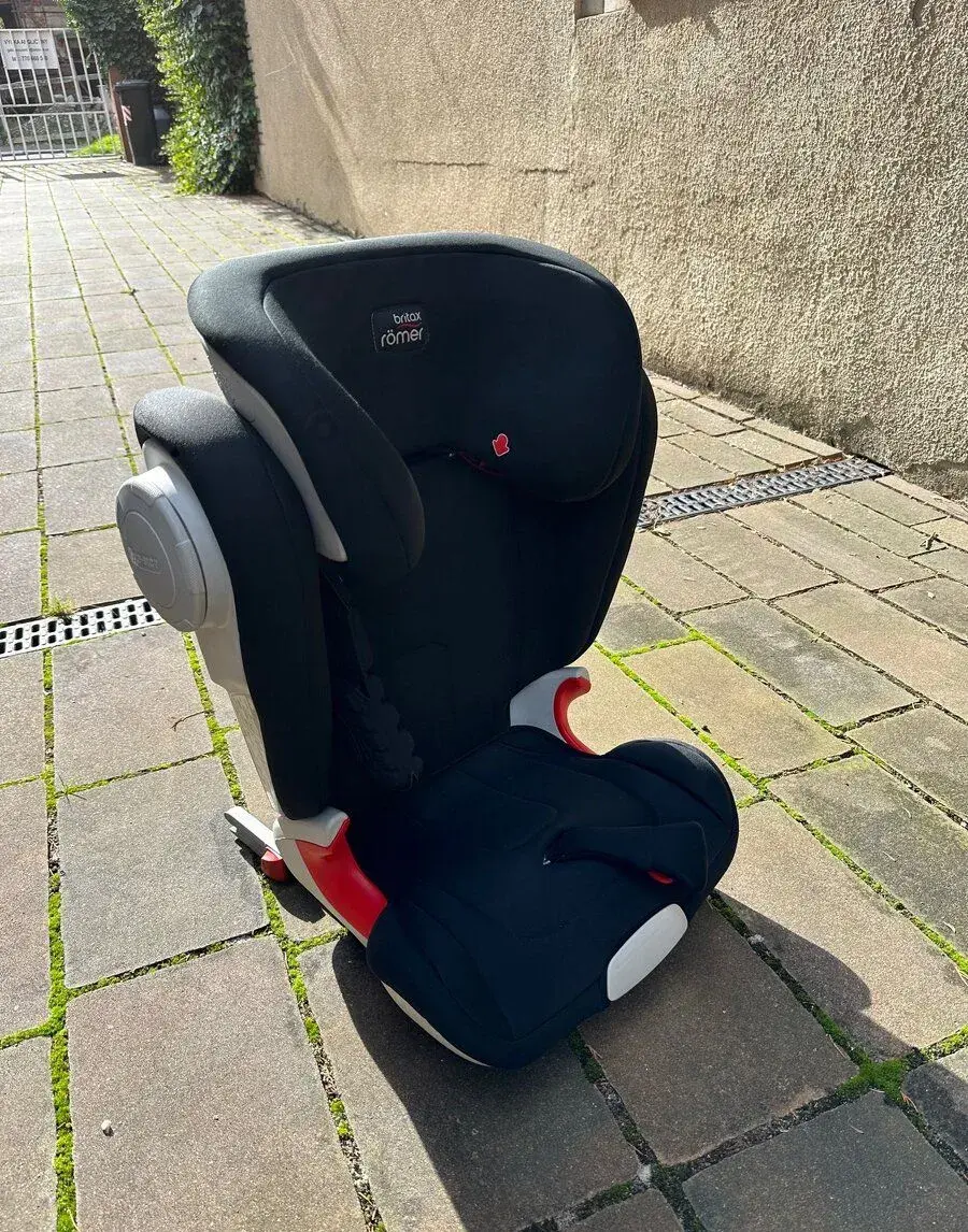 Autosedačka Britax Römer Kidfix 15-36 kg.