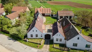 Prodej zemědělské usedlosti a rodinného domu 477 m2, stodola