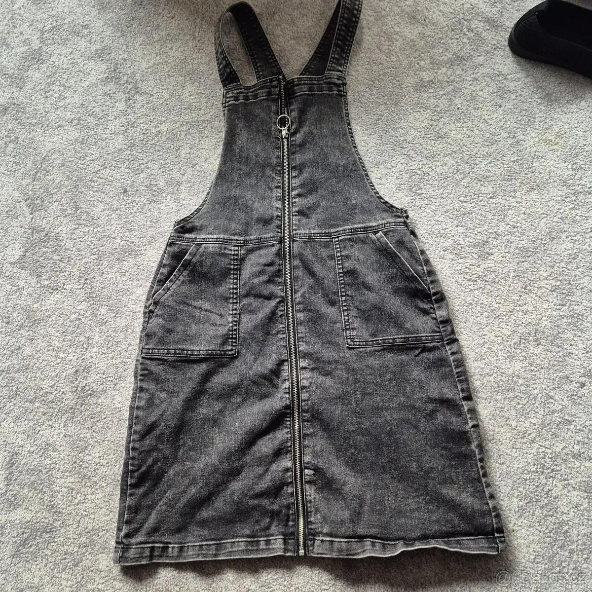 riflové šaty s laclem šedé vel. 164 zn. H&M