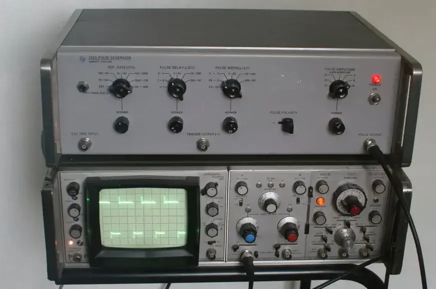 osciloskop HP180D s generátorem HP222A