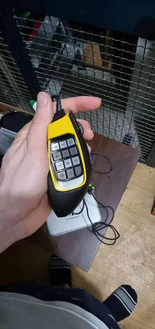 Corsair MMO myš