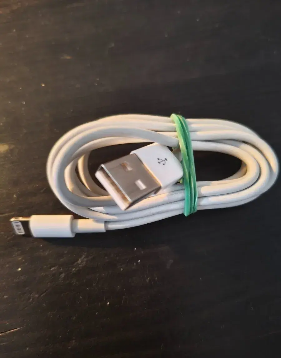 Apple USB nabíjecí a datový kabel s lightning 1m