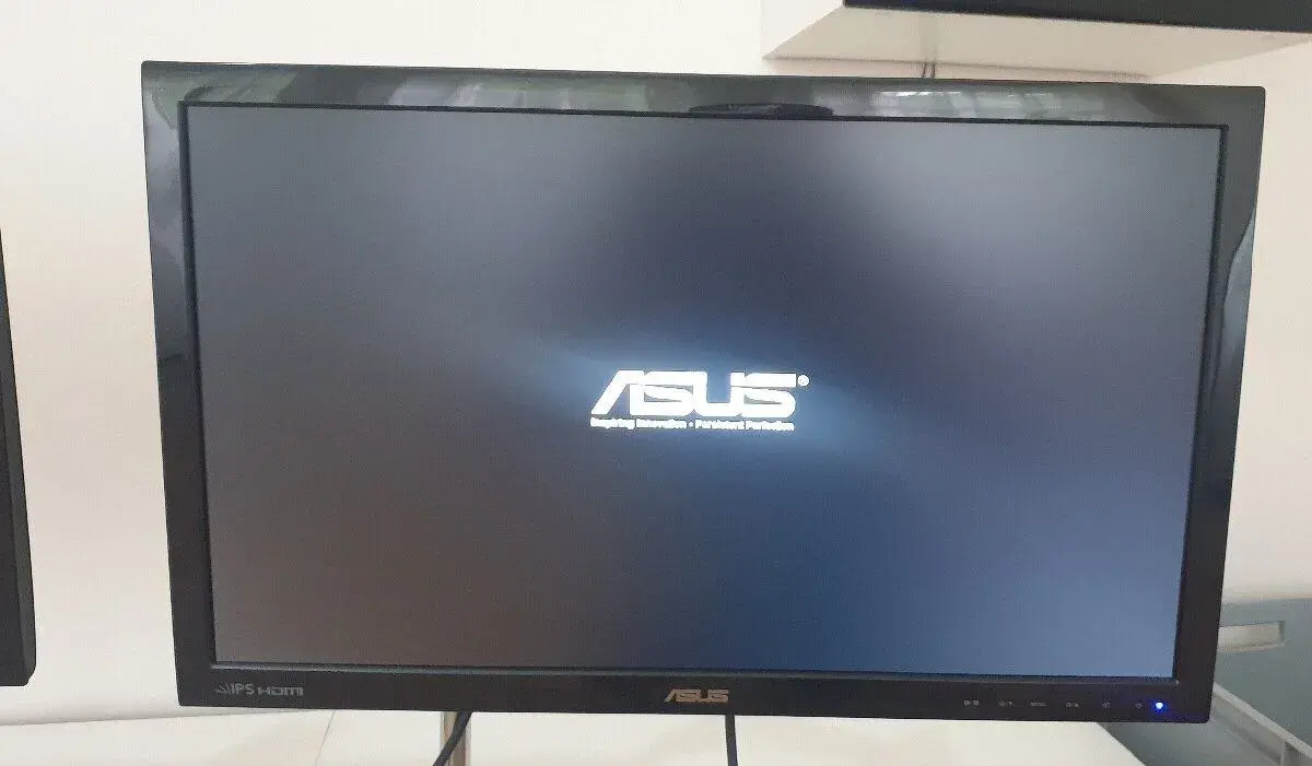Monitor 23" ASUS VS239H s držákem