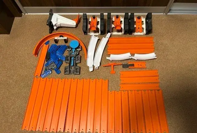 Hot Wheels – velká sada autodráhy, 27 dílů + příslušenství