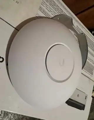 Nové, nevyužité Ubiquiti UniFi UAP-AC-PRO