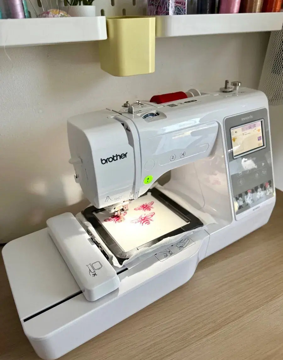 Vyšívací stroj Brother Innov-is M340ED v záruce