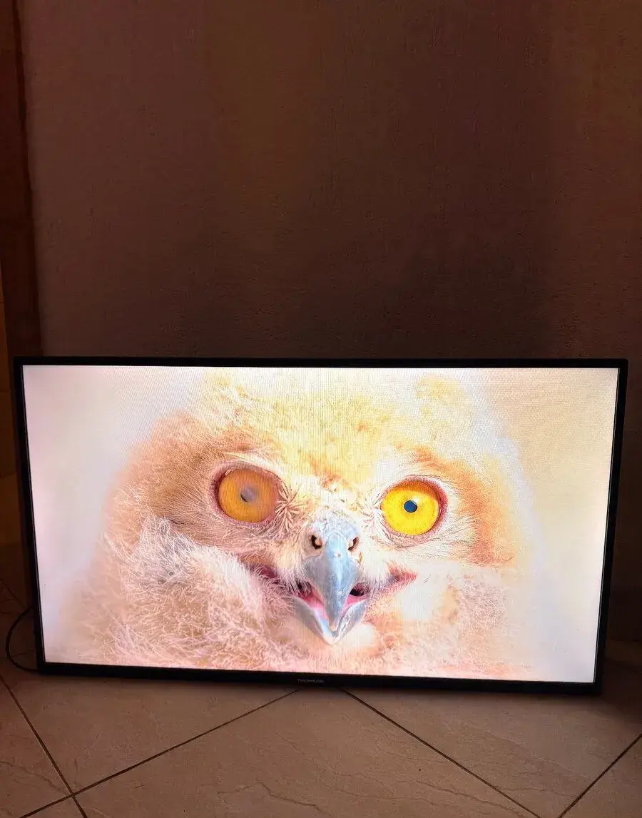 Smart tv 40" 102 cm, android, Netflix, YouTube