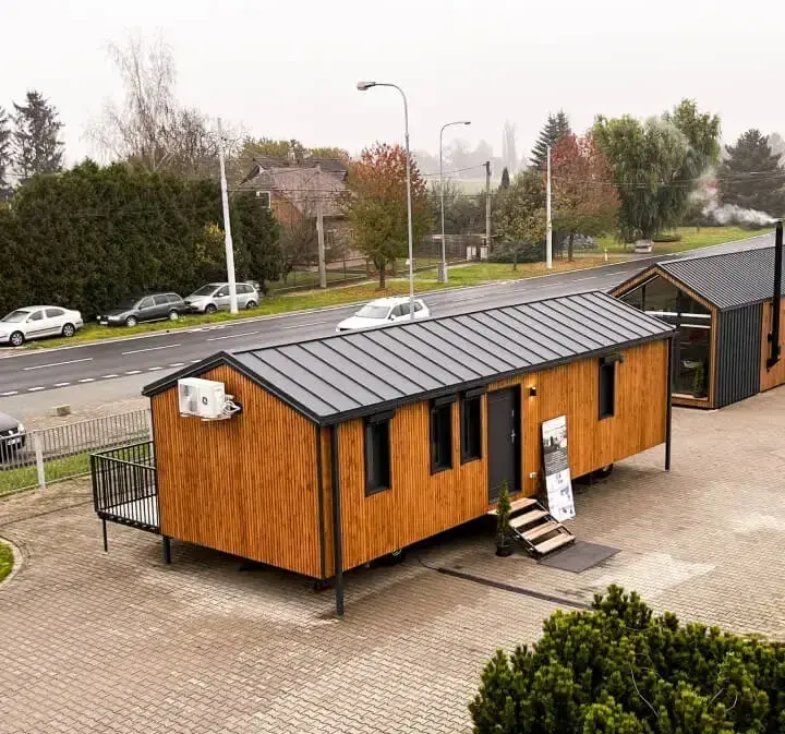 Nabídka nového projektu přízemního moderního mobílního domu.