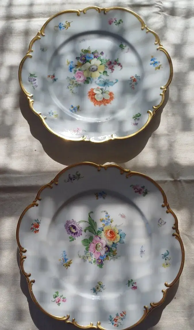 Starožitné ručně malované porcelánové talíře se zlacením