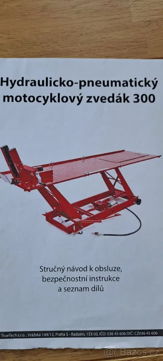 Hydraulicko-pneumatický motocyklový zvedák 300