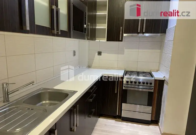 Pronájem 2+1 60m2 P10 Strašnice Černokostelecká rekonstrukce