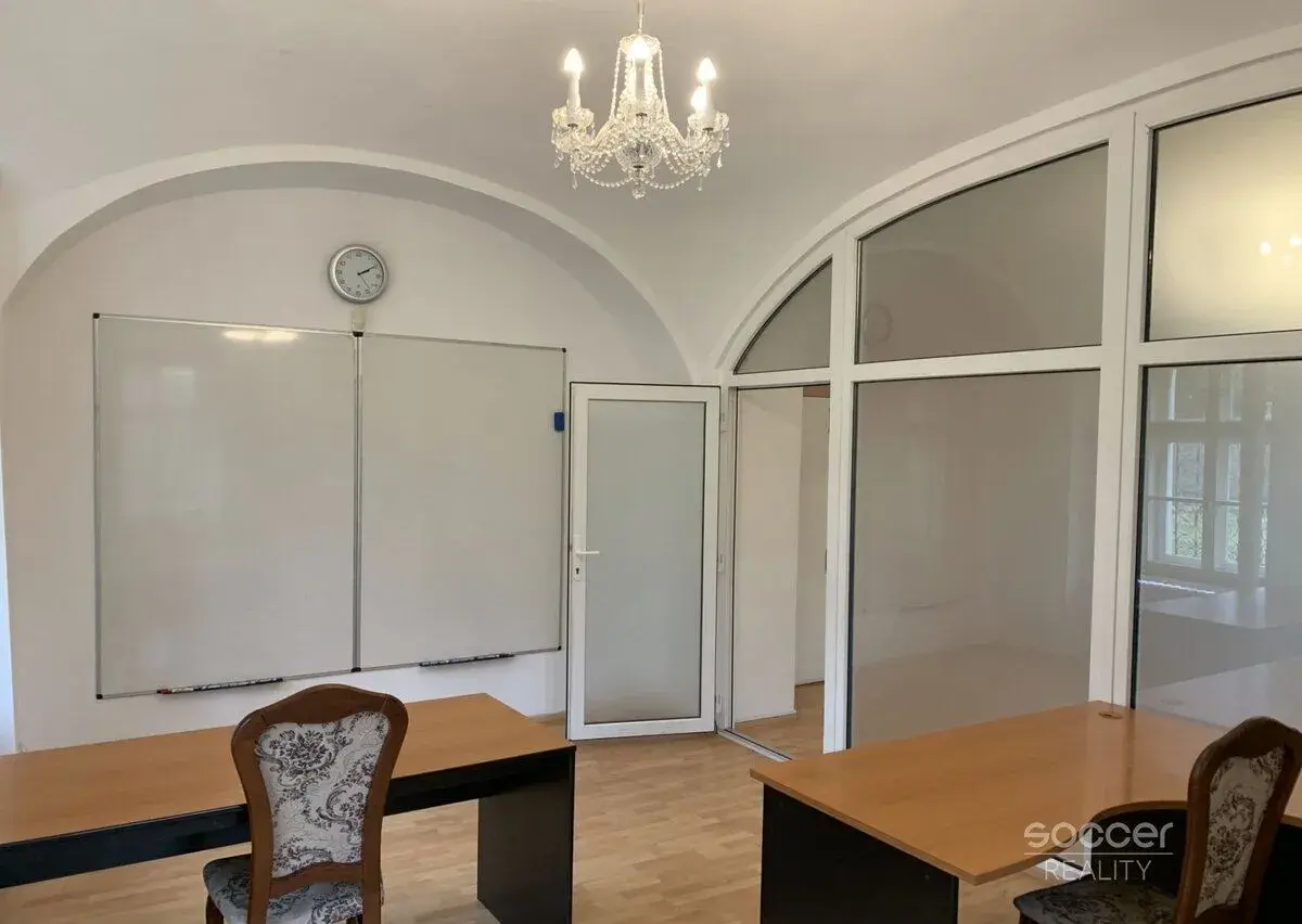 Pronájem komerčních prostor 3+1, 56 m2, Praha 6 - Bubeneč,