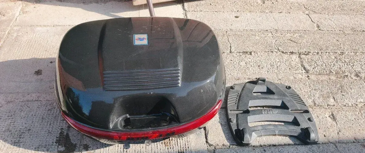 Zadní kufr na motorku Givi
