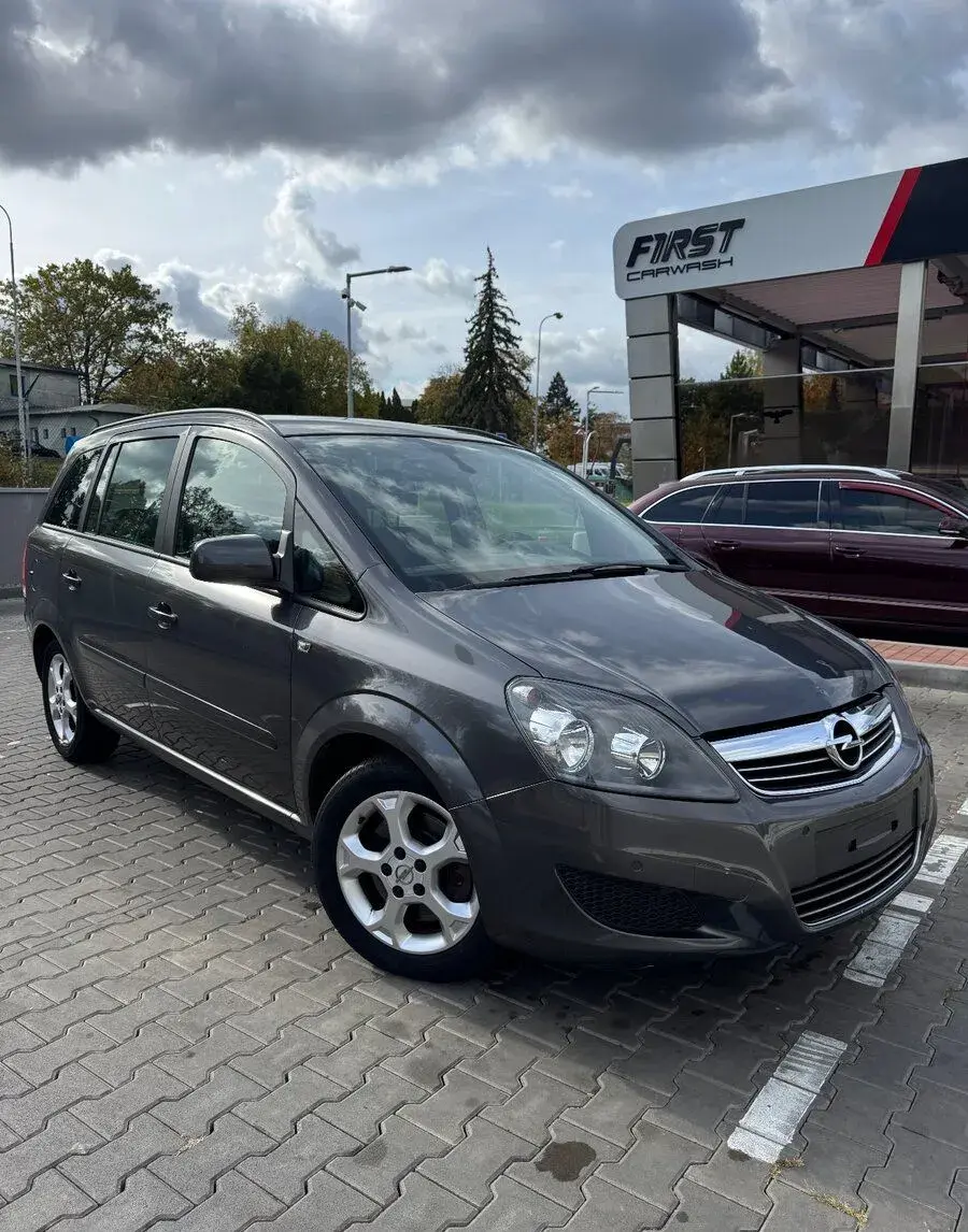 Opel zafira – 2012, 208 000 km