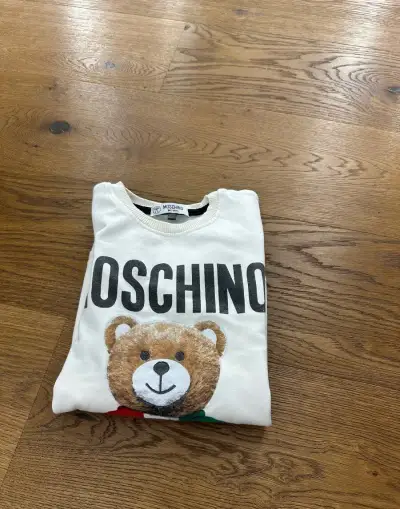 Dívčí svetřík