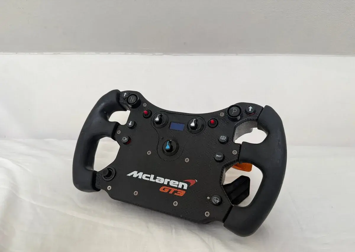 Fanatec McLaren gt3 volant + kovove qr1.