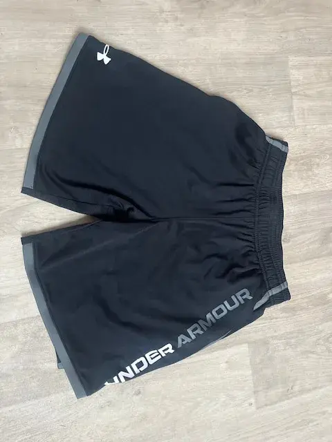 Kraťasy zn. Under Armour vel. YMD 137-147 cm