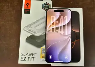iPhone 16 Pro 256GB –Pouštní titan (TOP stav, Pitaka+Spigen)