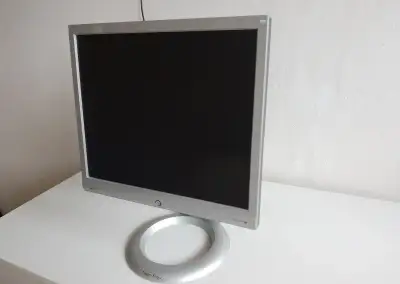 Monitor 17" SXGA 1280x1024 HDMI, DVI-D, D-SUB (RGB)
