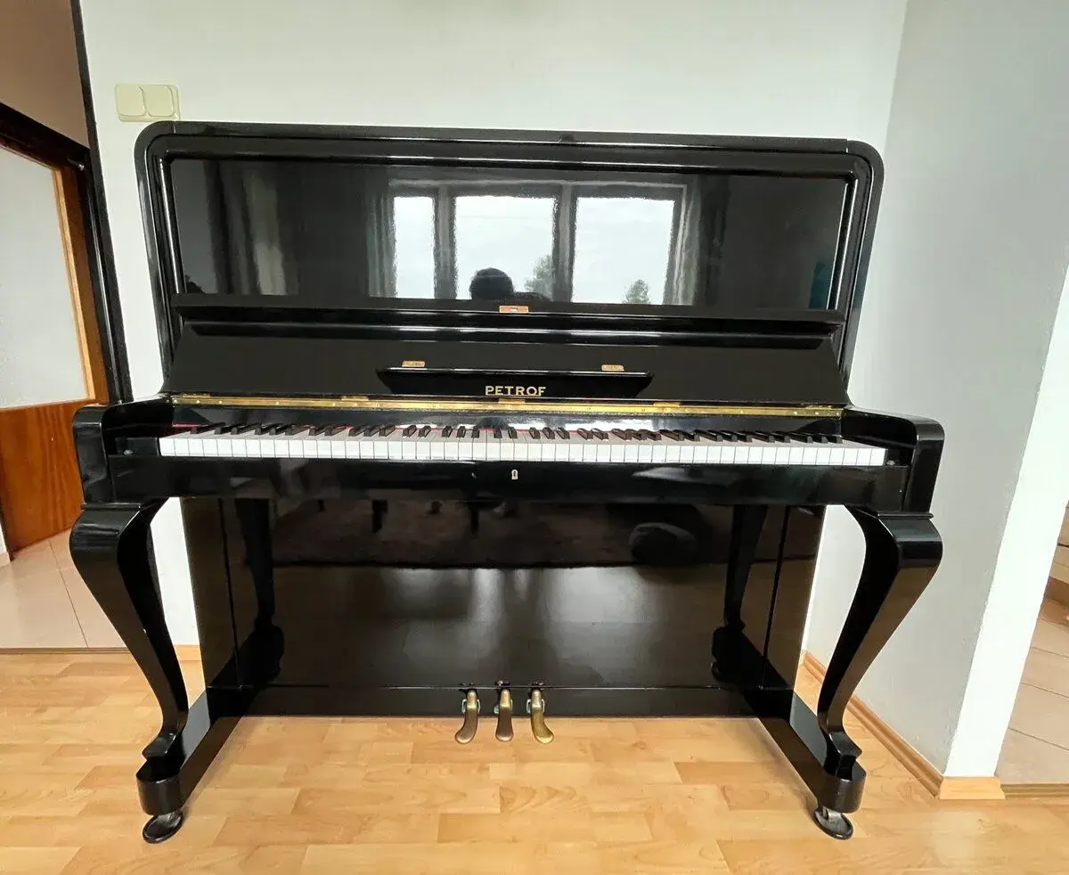 Pianino Petrof F 135 po kompletní renovaci – 1957