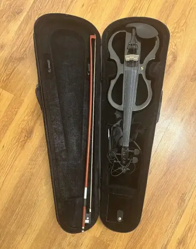 Elektrické housle Stagg EVN X 4/4 BK + Kombo Blackstar FLY 3