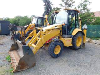 Traktorbagr KOMATSU WB 93 R, Hydraulická svahovka
