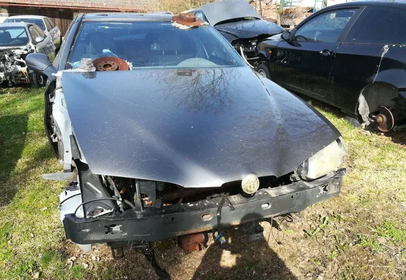 Alfa Romeo 166