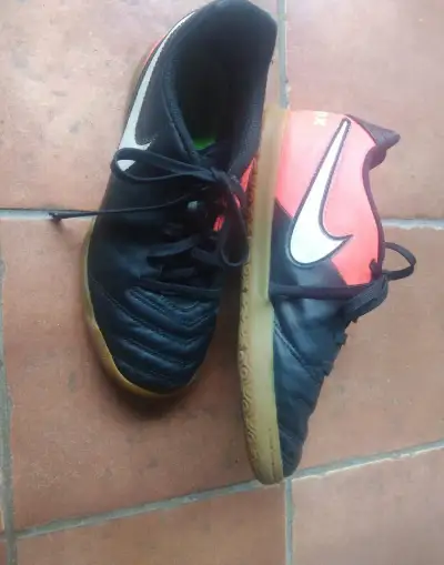 Sálové boty Nike 36