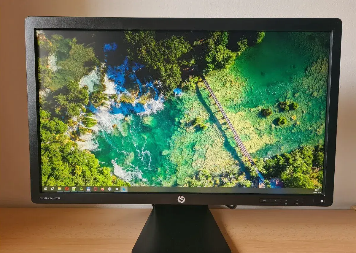 23" IPS LCD monitor HP E231 s pivotem