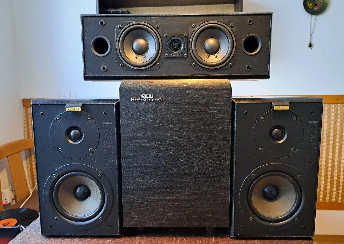 2x regálovka + centr + subwoofer JAMO