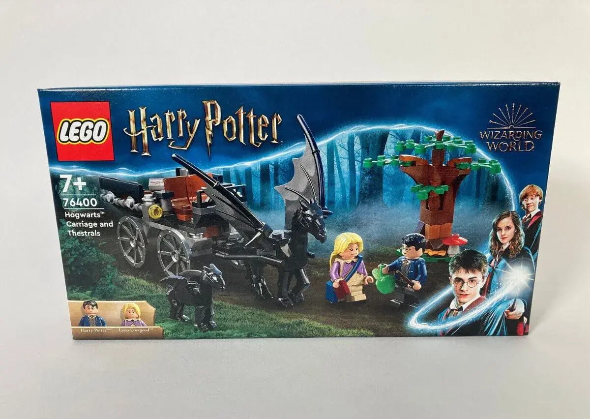 LEGO® Harry Potter 76400 Bradavice: Kočár a testrálové