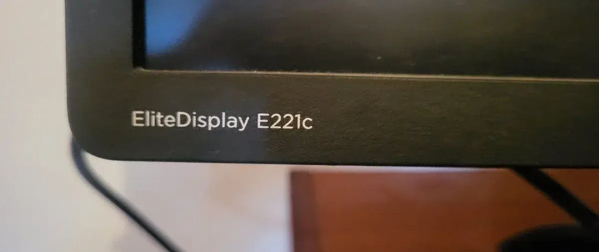 HP monitor E221c- 21,5"