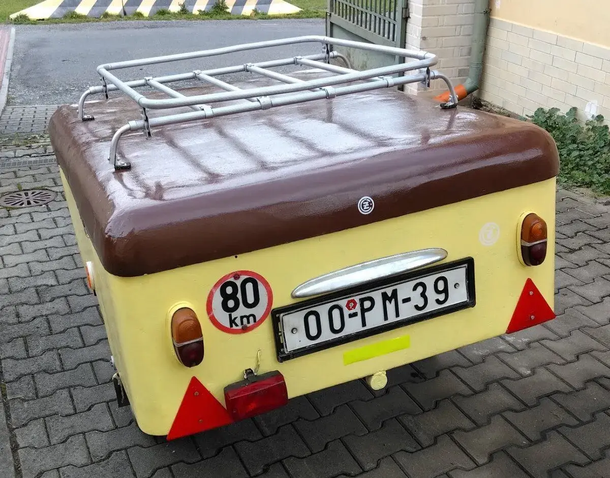 Retro camping vlek– celokovový s uzamykatelným víkem