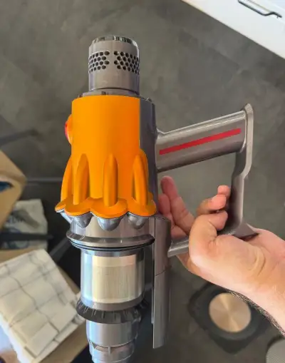 Dyson v12s sv46 opravené a kompletně vyčištěné tělo