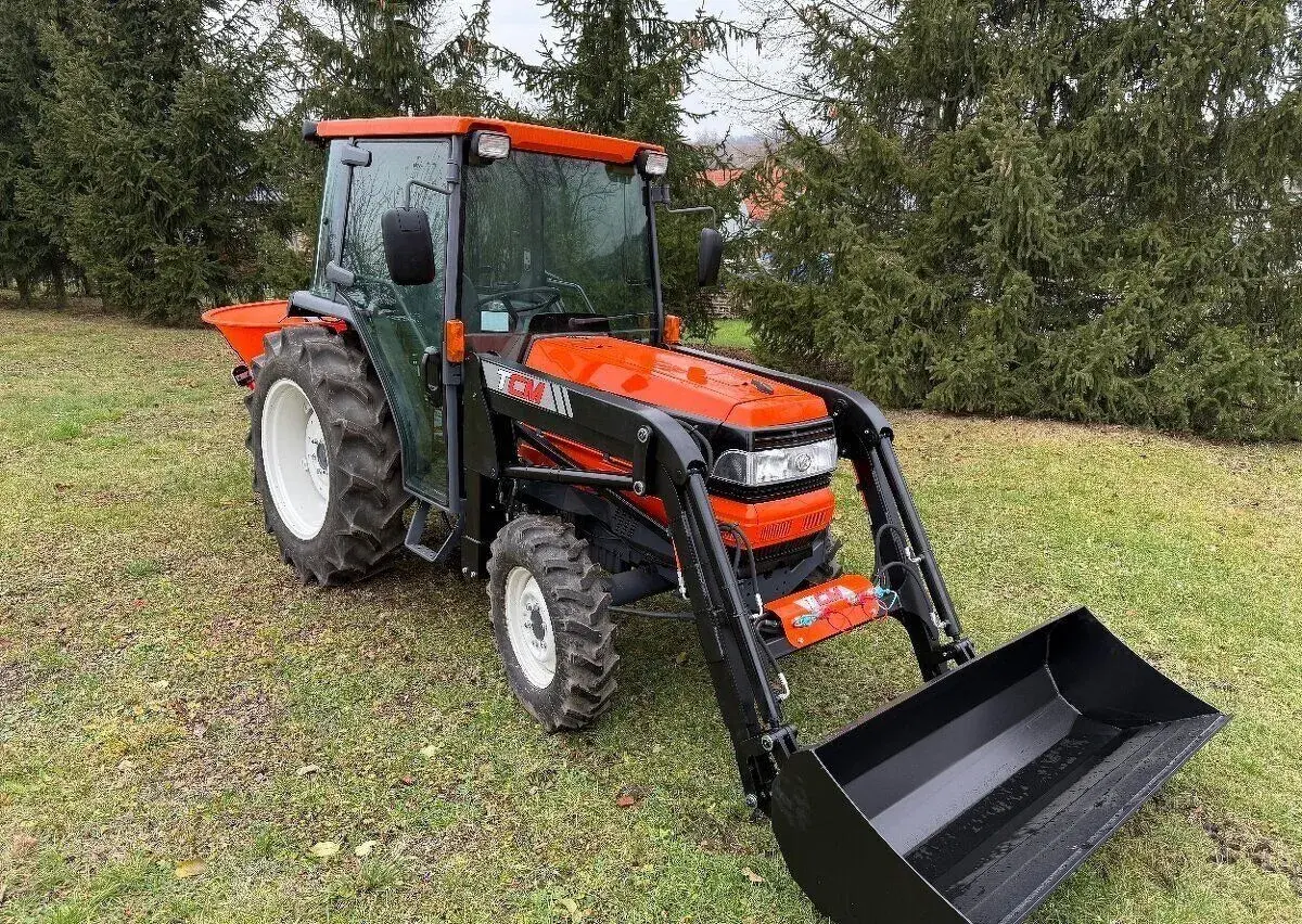 Malotarktor Kubota GL467Grandel s čelním Nakaldacem 800kg