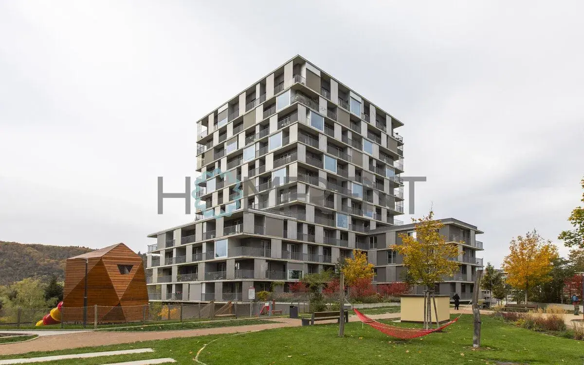 Moderní zařízený byt 2+1 s velkou terasou a parkováním – Pra